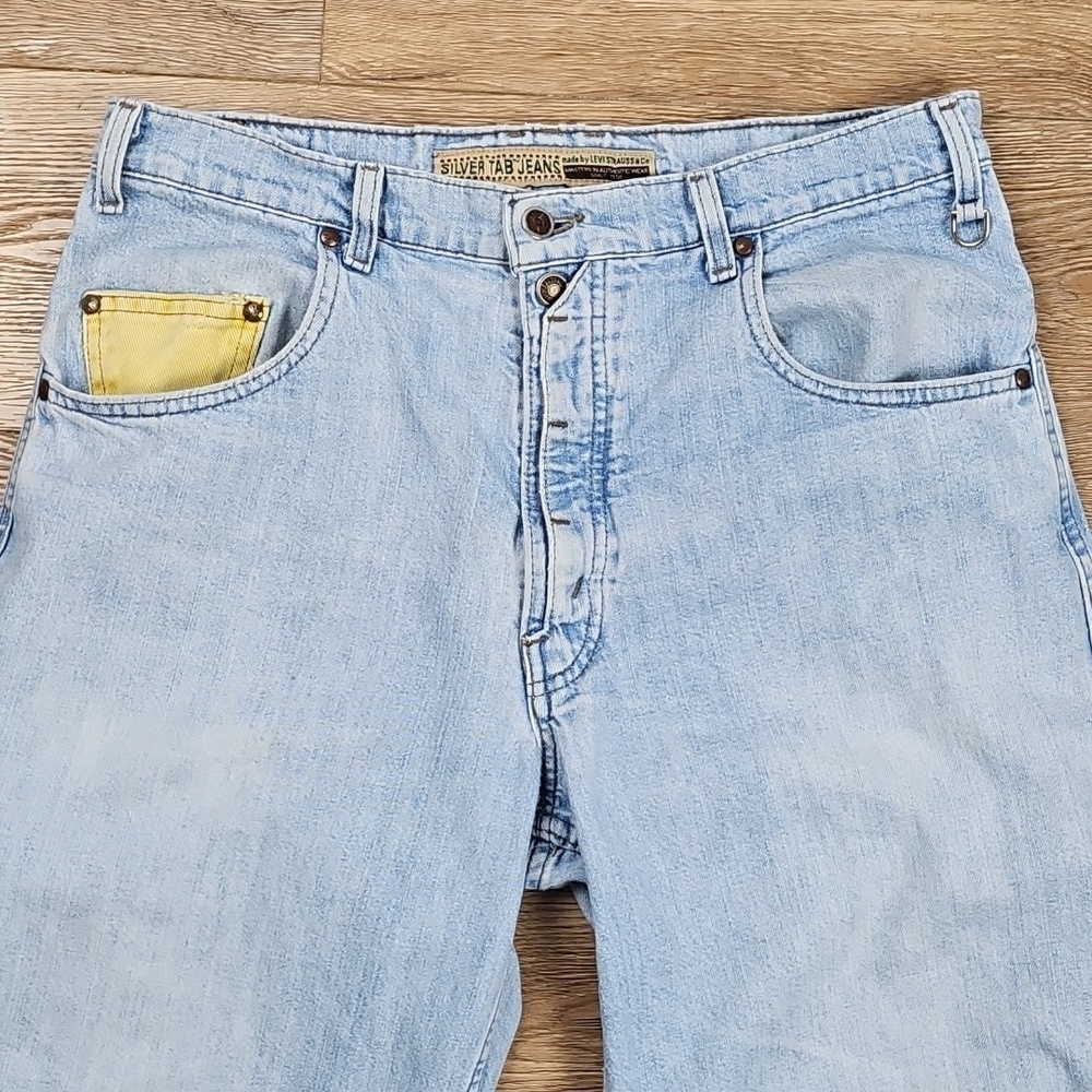 Vintage 90s Levi's Silver Tab 549 Baggy Fit Light Wash Yellow Contrast Trim Jean - Picture 3 of 16